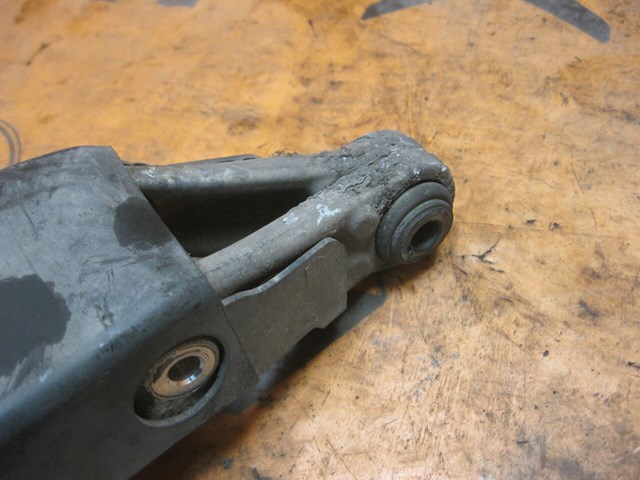 A2113520488 MERCEDES Защита заднего нижнего рычага купить в Николаев