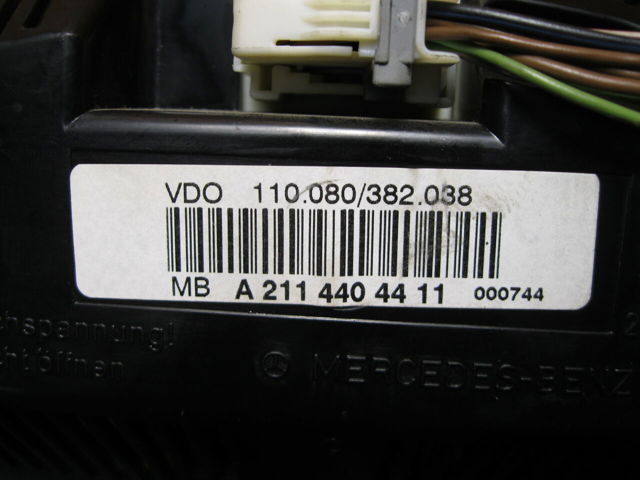 MERCEDES A2114404411 Панель приборов в наличии Черновцы
