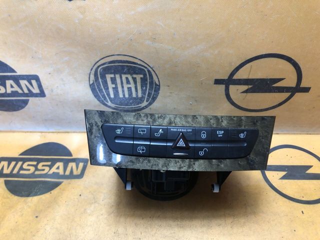 MERCEDES A2116800552 Кнопка включения аварийного сигнала в наличии Каменское