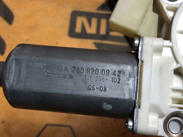 MERCEDES A2308200942 Мотор стеклоподъемника двери передней левой в наличии Кривой Рог