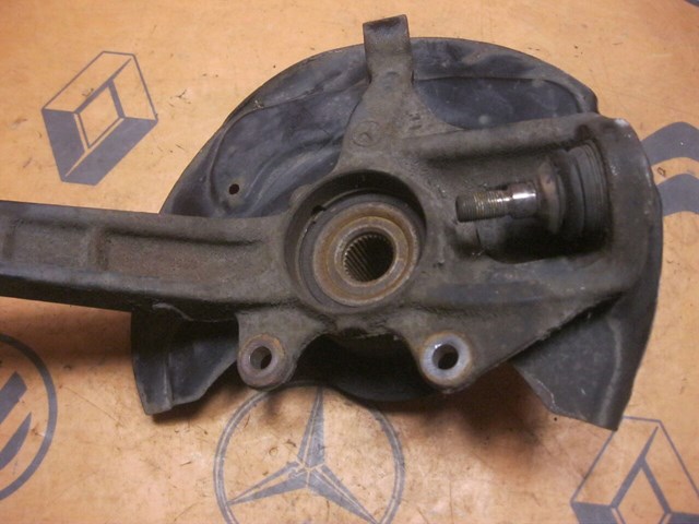 MERCEDES A2513301320 Цапфа передняя левая в наличии Чернигов
