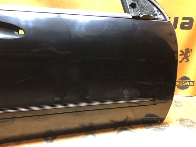 Пассажирская передняя дверь A2517201005 MERCEDES