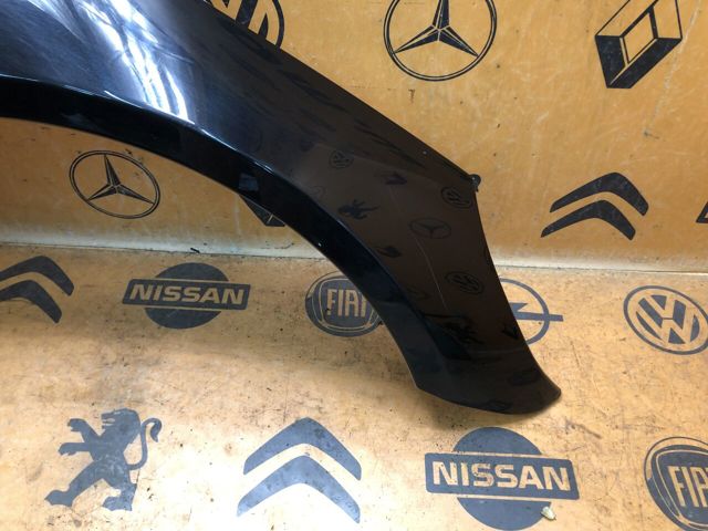 Переднее правое крыло A2518800206 MERCEDES