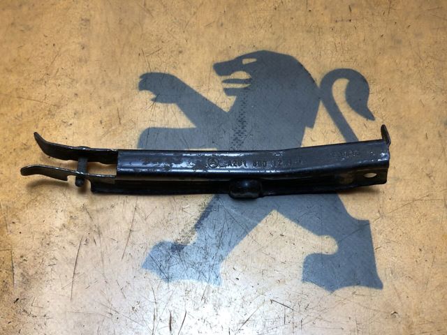 Правое крепление переднего бампера A2518801214 MERCEDES