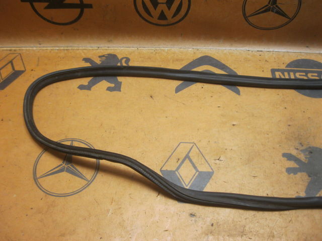A6396712020 MERCEDES Молдинг лобового стекла купить в Львов