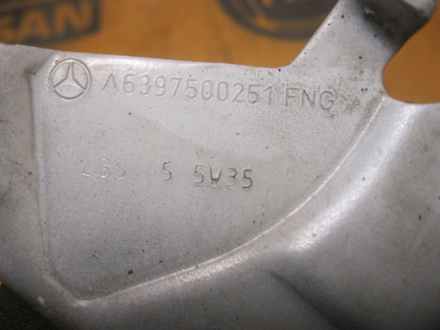 MERCEDES 6397500251 Петля капота левая в наличии Киев