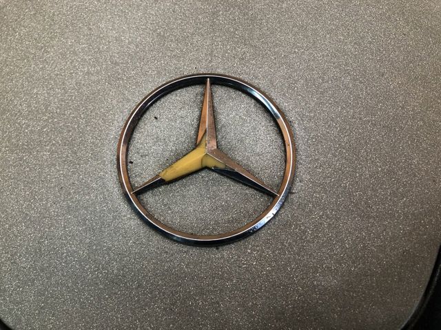 MERCEDES A6420101667 Крышка двигателя в наличии Ирпень