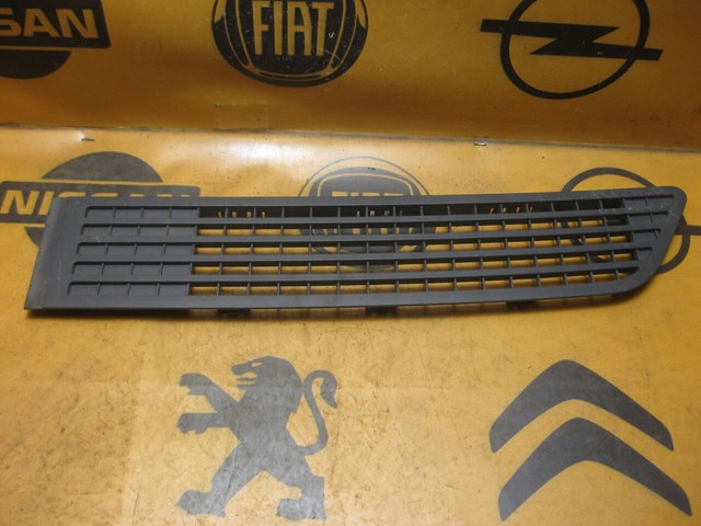 Решетка под лобовое стекло A9068360618 MERCEDES