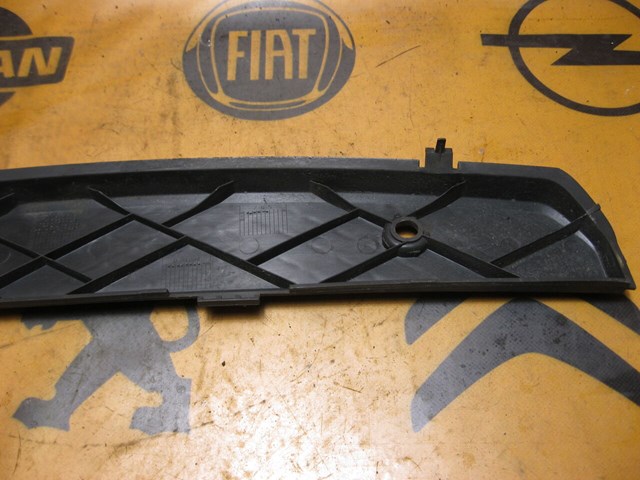 MERCEDES A9068850011 Накладка бампера переднего в наличии Винница