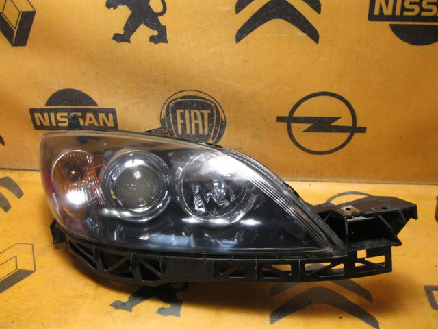 Фара передняя правая Мазда 3