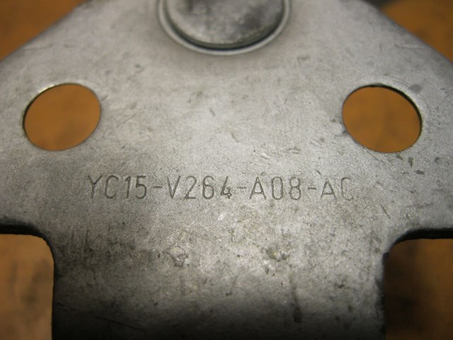 YC15V264A08AC Петля-зацеп (ответная часть) замка сдвижной двери купить Каменское