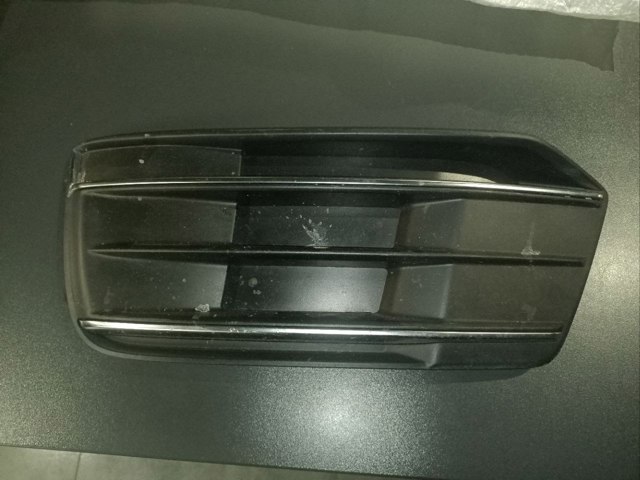 VAG 80A807245 Заглушка (решетка) противотуманных фар бампера переднего левая в наличии Ровно