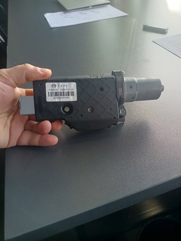 Мотор привода люка TK8069870 MAZDA