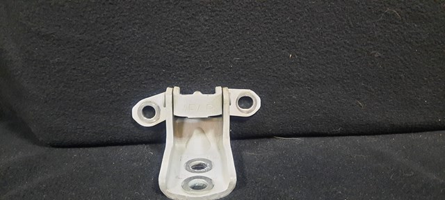 Петля передней двери правая 824204EA0A NISSAN