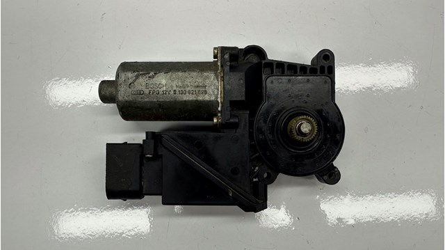 Мотор стеклоподъемника двери передней, правой 0130821698 MERCEDES