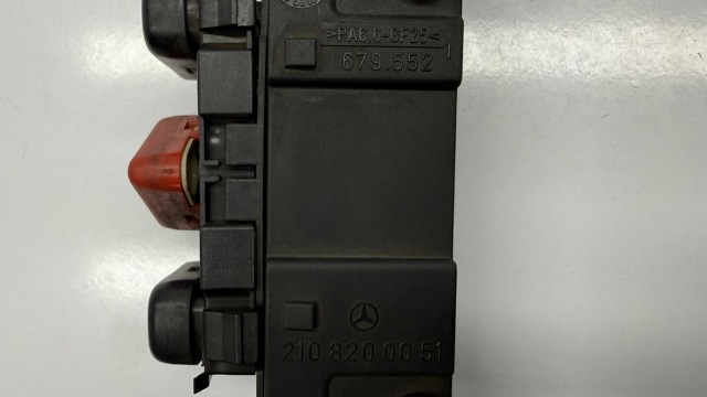 2108200051 MERCEDES Кнопка включения обогрева сиденья купить в Черновцы