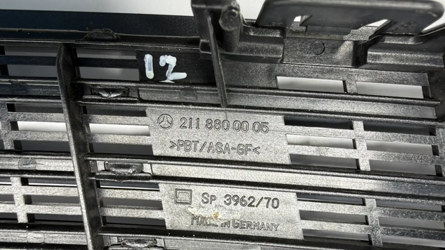 MERCEDES 2118800005 Решетка капота в наличии Кривой Рог