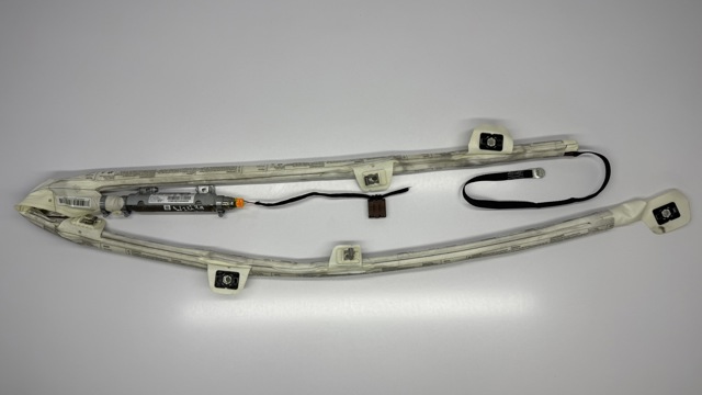 A2128601902 MERCEDES Шторка боковая, левая купить в Полтава