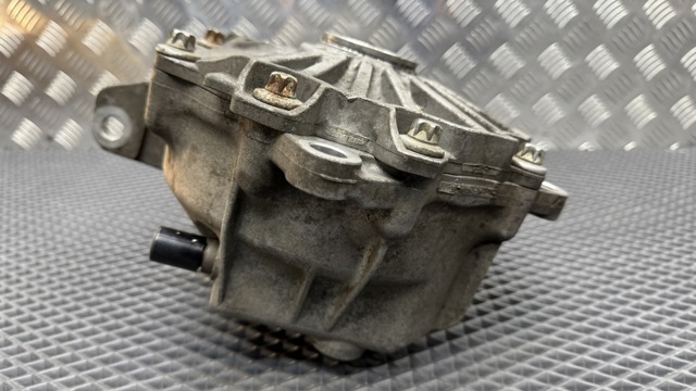 MERCEDES 2213301402 Редуктор передний в наличии Киев