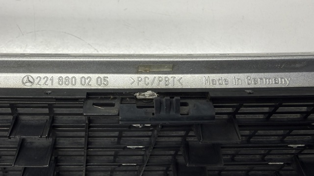 2218800205 Решетка капота купить Чернигов