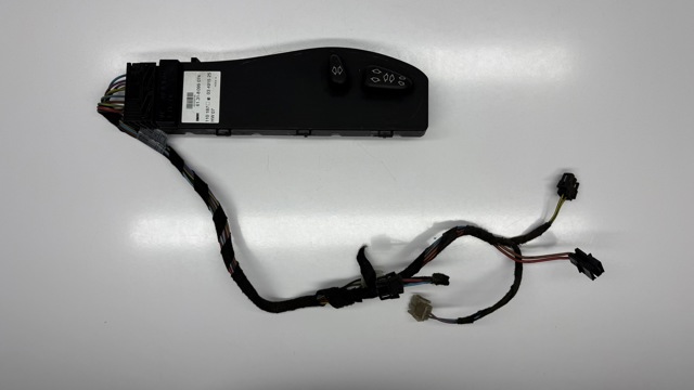 Блок кнопок механизма регулировки сиденья правый 61318099074 BMW