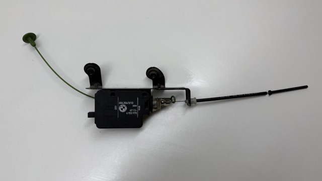 Замок открывания лючка бензобака 67116923975 BMW