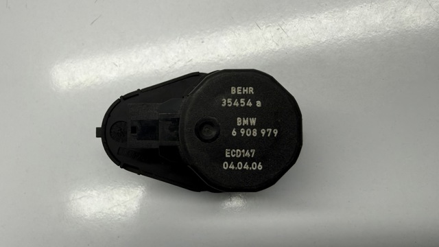 Моторчик заслонки печки 6908979 BMW