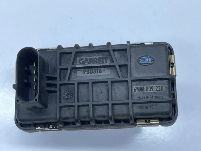 Блок управления турбиной 6NW009228 HELLA