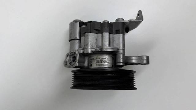 Насос гидроусилителя руля A0064664801 MERCEDES