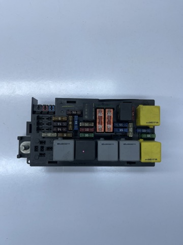 Коробка предохранителей A1645400072 MERCEDES