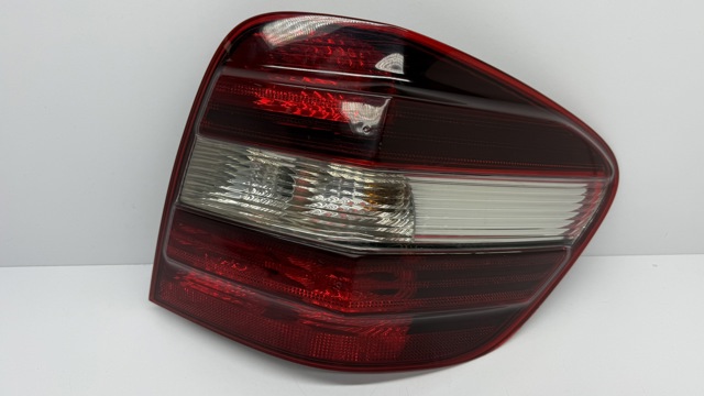 Фонари задние A1648204064 MERCEDES
