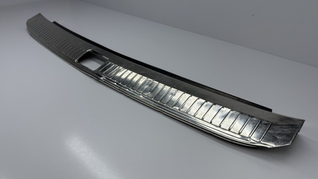 A2036901887 MERCEDES Облицовка задней панели багажника купить в Каменское