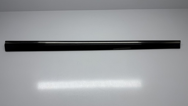 Молдинг передней правой двери A2036905062 MERCEDES