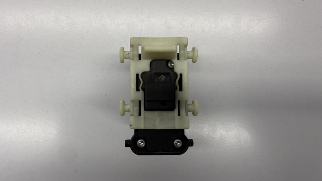 MERCEDES A2038200210 Кнопка включения мотора стеклоподъемника передняя правая в наличии Павлоград