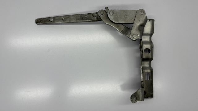 Шарнир капота правый A2038800428 MERCEDES