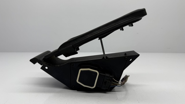 Педаль акселератора A2043000204 MERCEDES