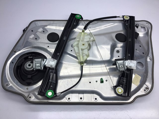 Стеклоподъемник с электродвигателем A2047200579 MERCEDES