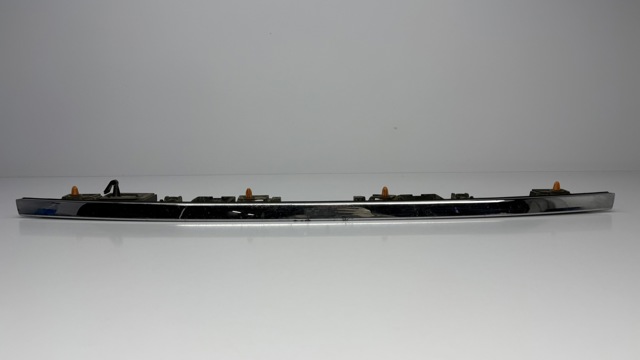 Накладка задней 3-й/ 5-й двери A2047400593 MERCEDES
