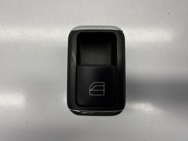 Кнопки переднего правого стекло подъемника A2048707358 MERCEDES