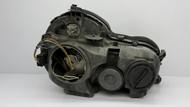 MERCEDES A2108200361 Левая фара в наличии Киев