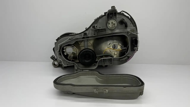 MERCEDES A2108200461 Фара правая в наличии Житомир