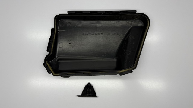 Крышка блока предохранителей A2115400682 MERCEDES