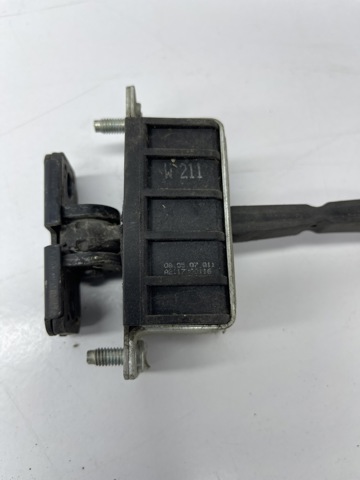 A2117300116 MERCEDES Ограничитель открывания двери задний купить в Киев