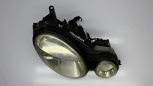 A2118200261 MERCEDES Фара правая купить в Черновцы