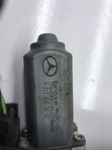 Моторчик стеклоподъемника двери задней, правой A2118202442 MERCEDES