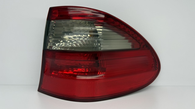 Фонарь задний правый, внешний A2118202864 MERCEDES