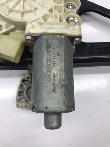 Мотор стеклоподъемника двери передней, левой A2118202942 MERCEDES