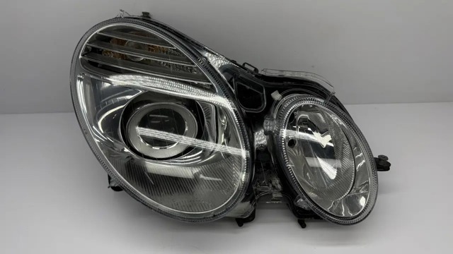 Фара правая A2118203661 MERCEDES