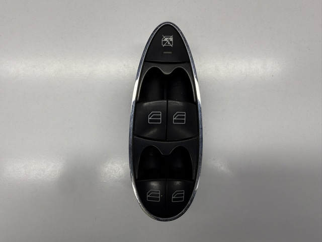 Кнопки переднего левого стекло подъёмника A2118213679 MERCEDES