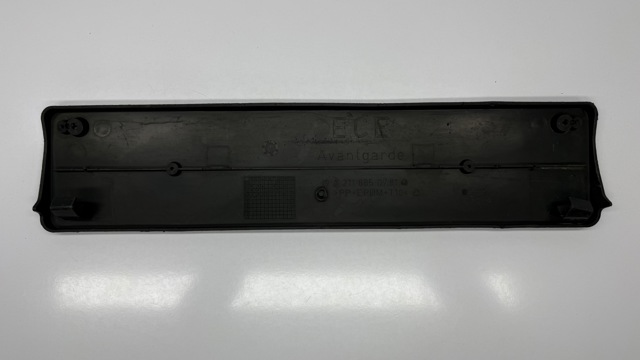 Рамка номерного знака автомобиля передняя A2118850781 MERCEDES
